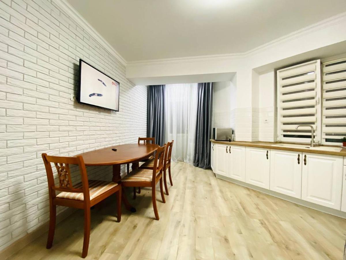 Central Eco View Apartment Chisinau Bagian luar foto
